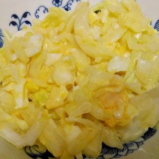 キャベツとゆで卵、酢玉葱のサラダ